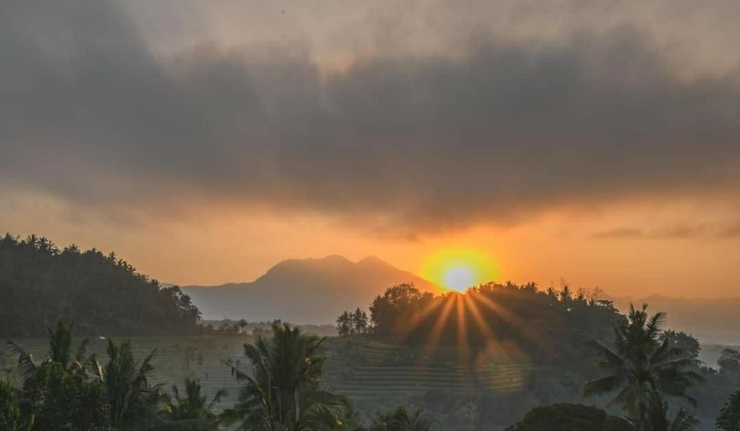 Pondok Lembah Dukuh Homestay كارانغاسِم المظهر الخارجي الصورة